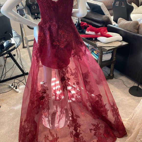 New elegant dress/gown - Picture 13 of 17